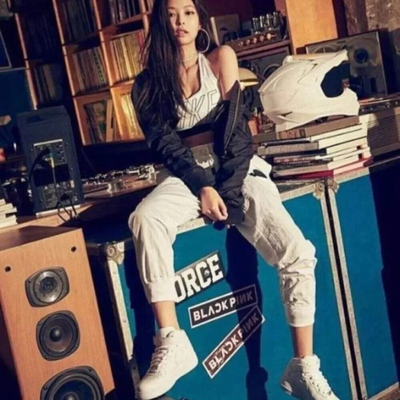 Nike Womens Size Medium Jennie  Clothes Windbreaker Jogger Pant - Picture 1 of 16